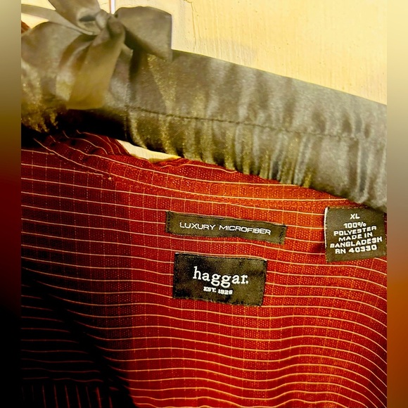 HAGGAR LUXURY MICROFIBER Men's Shirt Size XL Striped Red Short Sleeve - Picture 2 of 4